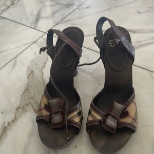 Burberry wooden shoes